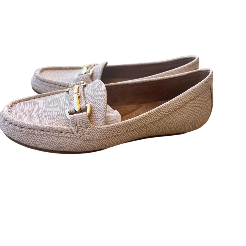 NWT Womens Size 8 Snakeskin Print Loafer Flats Gold Buckle Beige Slip On - Picture 2 of 9